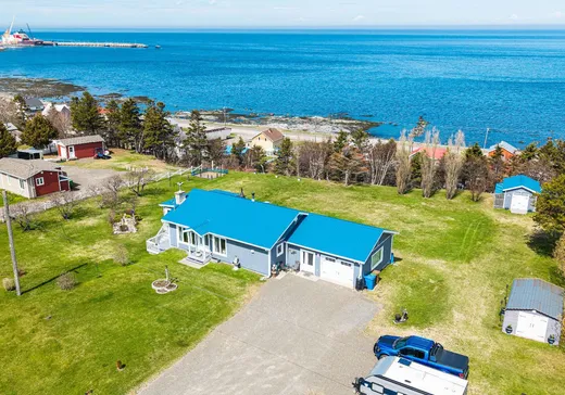 Maison à étages à vendre - 193 Route Bellevue E., Les Mechins, G0J1T0