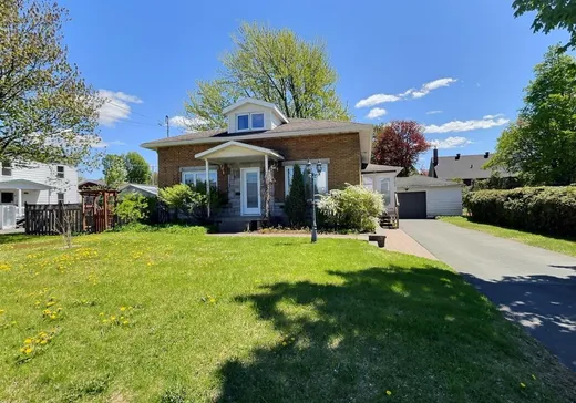 Two or more stories for sale - 2102 Rue St-Calixte, Plessisville, G6L1S3