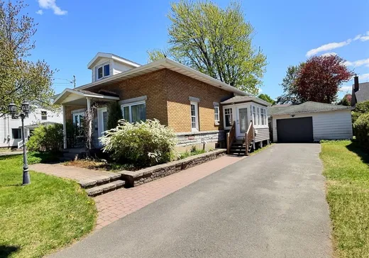 House for sale - 2102 Rue St-Calixte, Plessisville, G6L 1S3