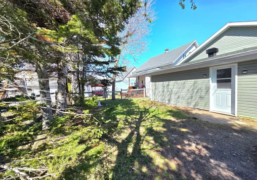 Maison à vendre - 300 Rue Ste-Thérèse, Matane, G4W 2T8