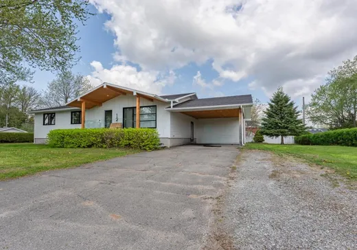 Two or more stories for sale - 12 1re Avenue, Warwick, J0A1M0