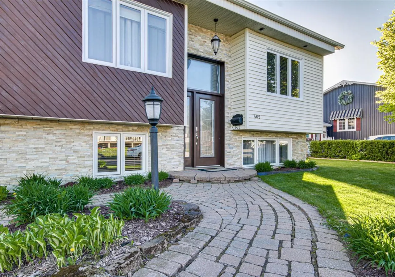 465 Rue Leclerc — photo 1