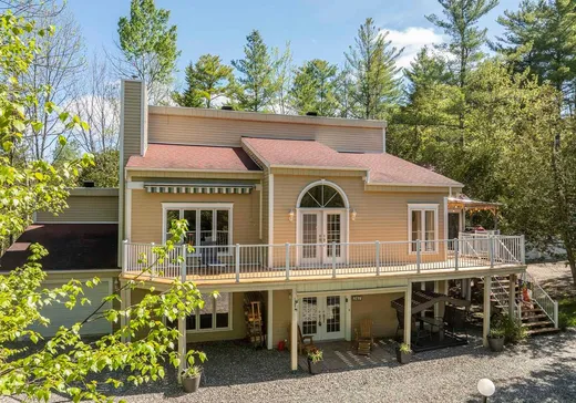 Two or more stories for sale - 747 Ch. des Pommetiers, Magog, J1X0M8