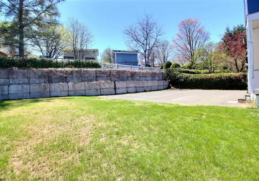 Maison à vendre - 869-869A Rue Commerciale N., Témiscouata-sur-le-Lac, G0L 1E0