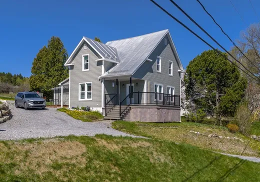 Maison à vendre - 2516 Rue Commerciale S., Témiscouata-sur-le-Lac, G0L 1X0