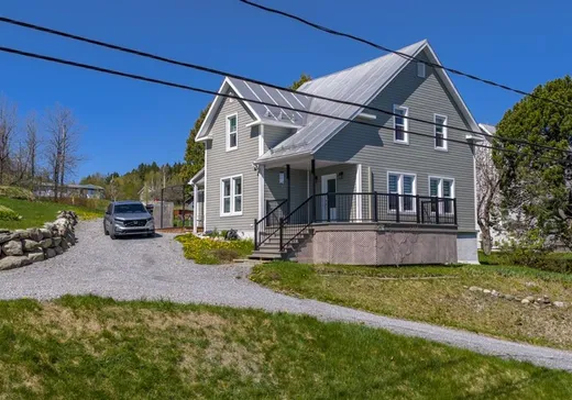 Maison à vendre - 2516 Rue Commerciale S., Témiscouata-sur-le-Lac, G0L 1X0