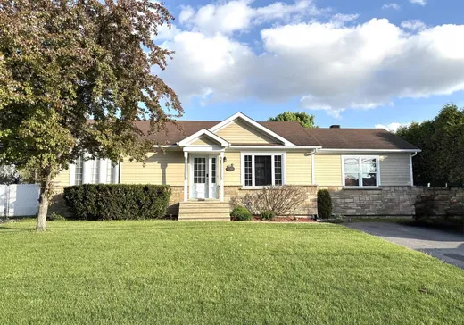 Bungalow à vendre - 1366 Boul. du Bord-de-l'Eau, Salaberry-de-Valleyfield, J6S0C8
