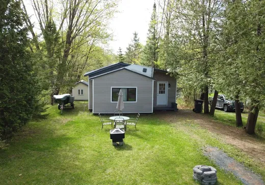 Bungalow à vendre - 150 Rue Larochelle, Val des Sources, J1T3M7