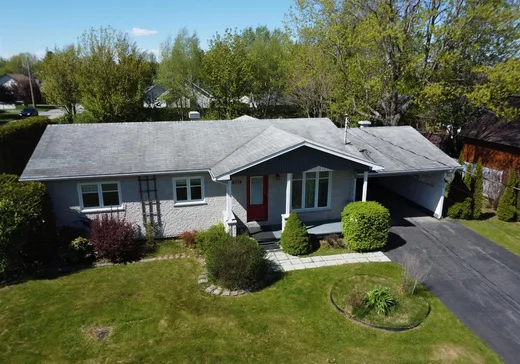 Bungalow à vendre - 255 Rue Rivard, Magog, J1X4W4