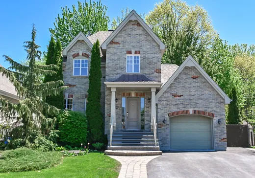 House for sale - 287 Rue des Tilleuls, Sainte-Marthe-sur-le-Lac, J0N 1P0