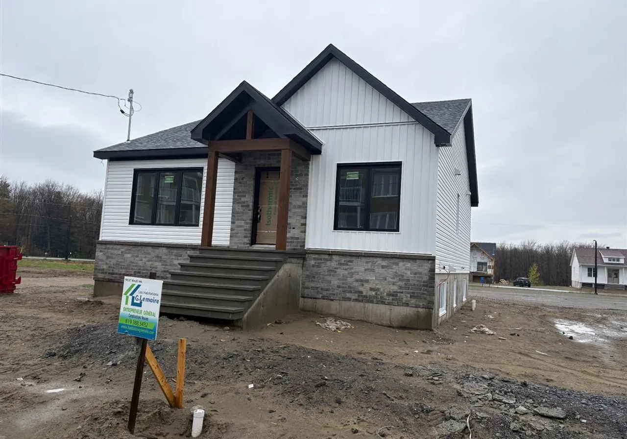 160 Rue Rousseau — photo 1