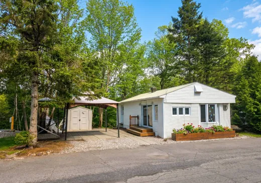 Two or more stories for sale - 220 Av. du Bruant, Sainte-Agathe-des-Monts, J8C2Z7