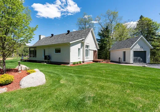 Bungalow à vendre - 2411 Rue de la Carriole, Sainte-Adèle, J8B1Z9