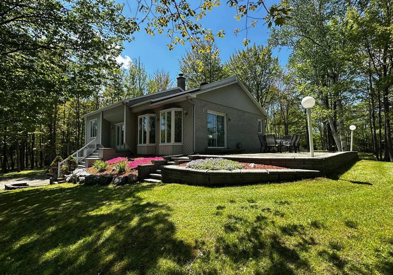 1422 Ch. St-Roch N. — photo 1