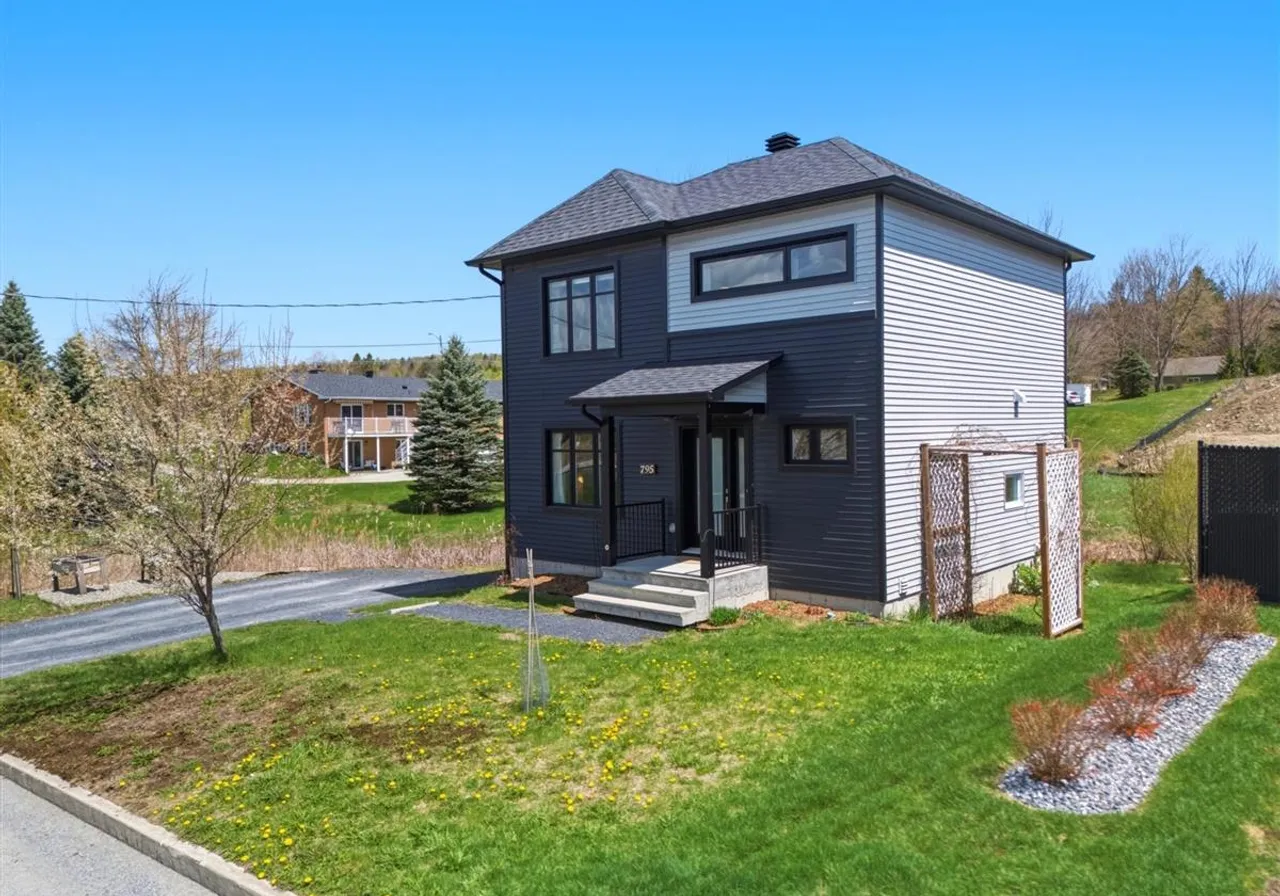 795 Rue Roger-Caron — photo 1