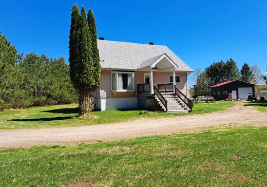 Two or more stories for sale - 708 Route 105, Maniwaki, J9E3A9