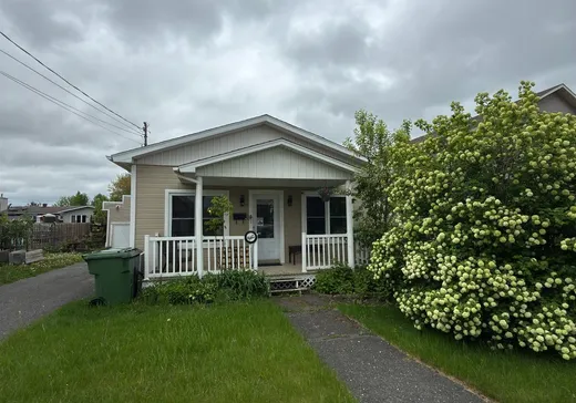 Maison à vendre - 940 Boul. St-Charles, Drummondville, J2C 4Y8