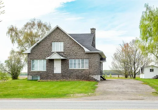 House for sale - 1050 Boul. St-Laurent E., Louiseville, J5V 2L4