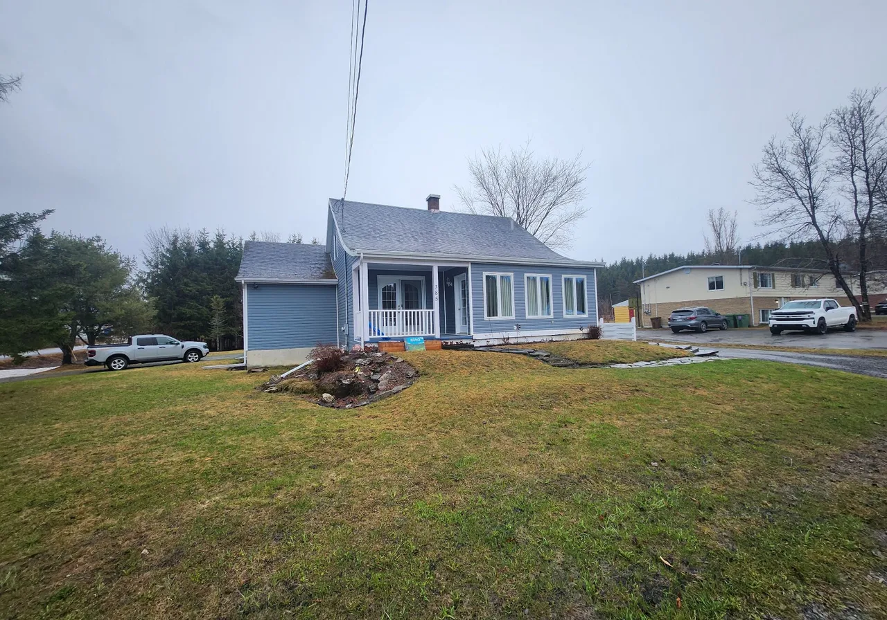385 Av. Centrale — photo 1