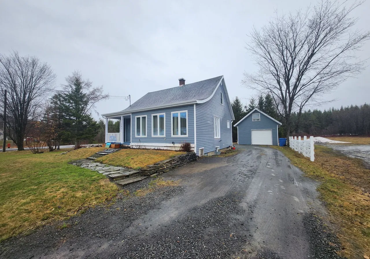 385 Av. Centrale — photo 2