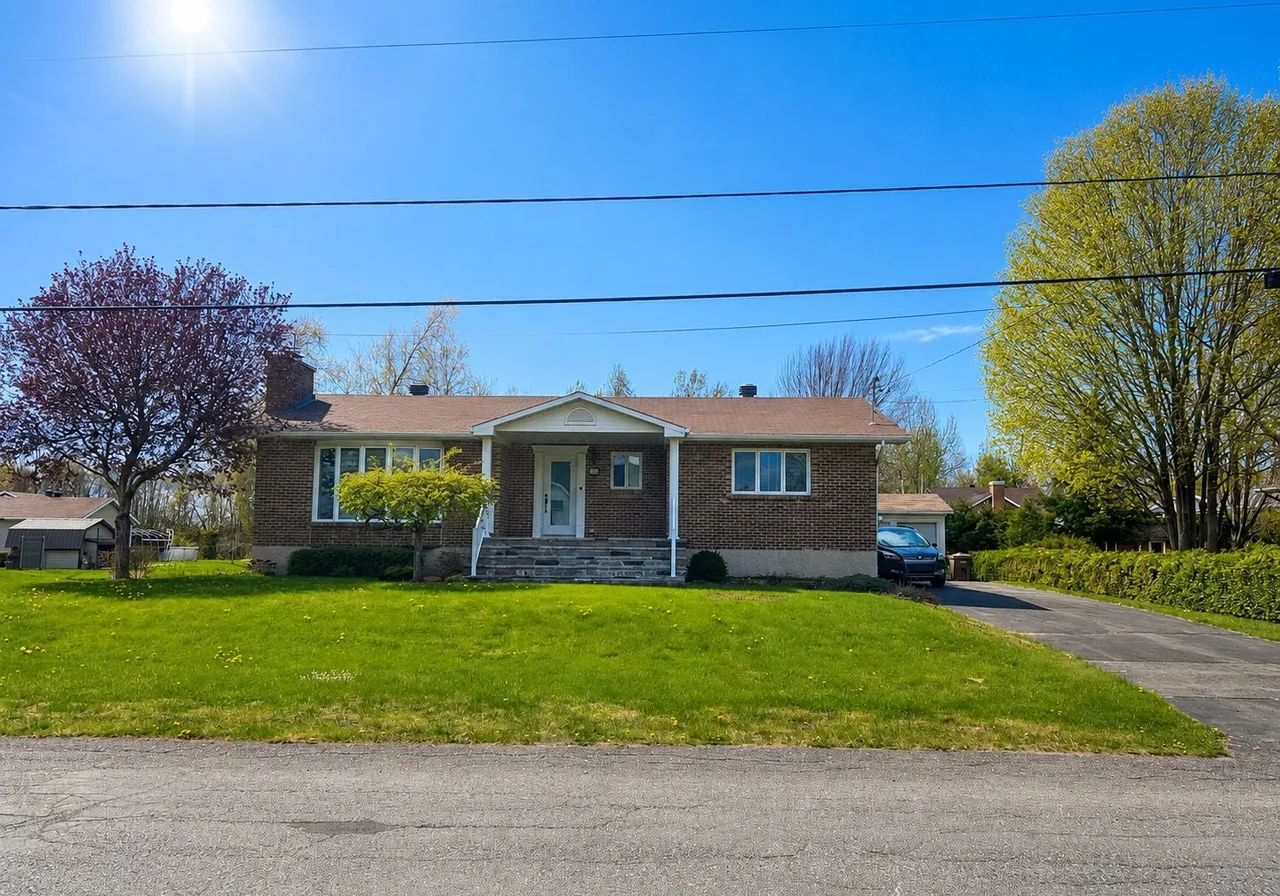 2090 Rue Huguette — photo 1