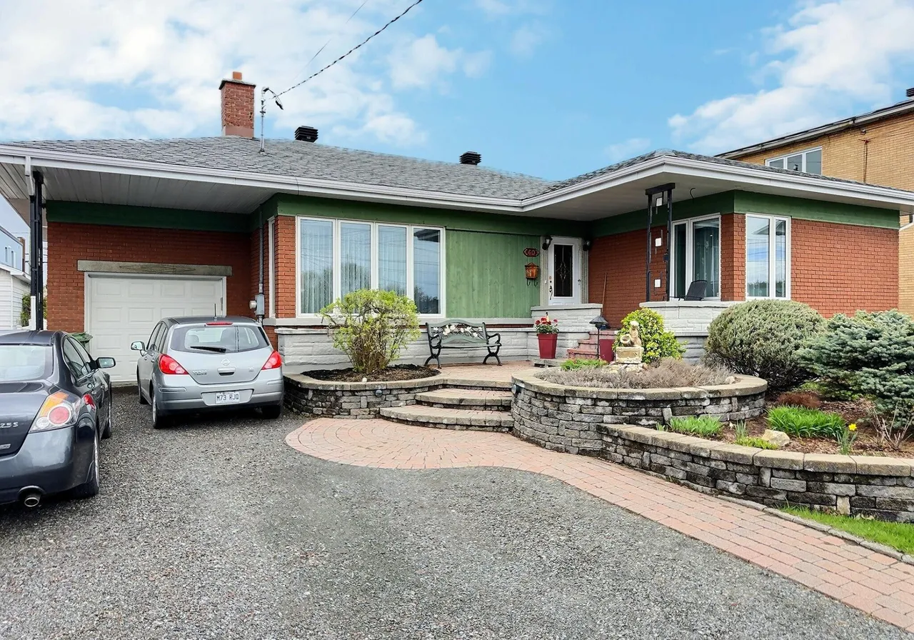 60 Rue Robitaille — photo 1