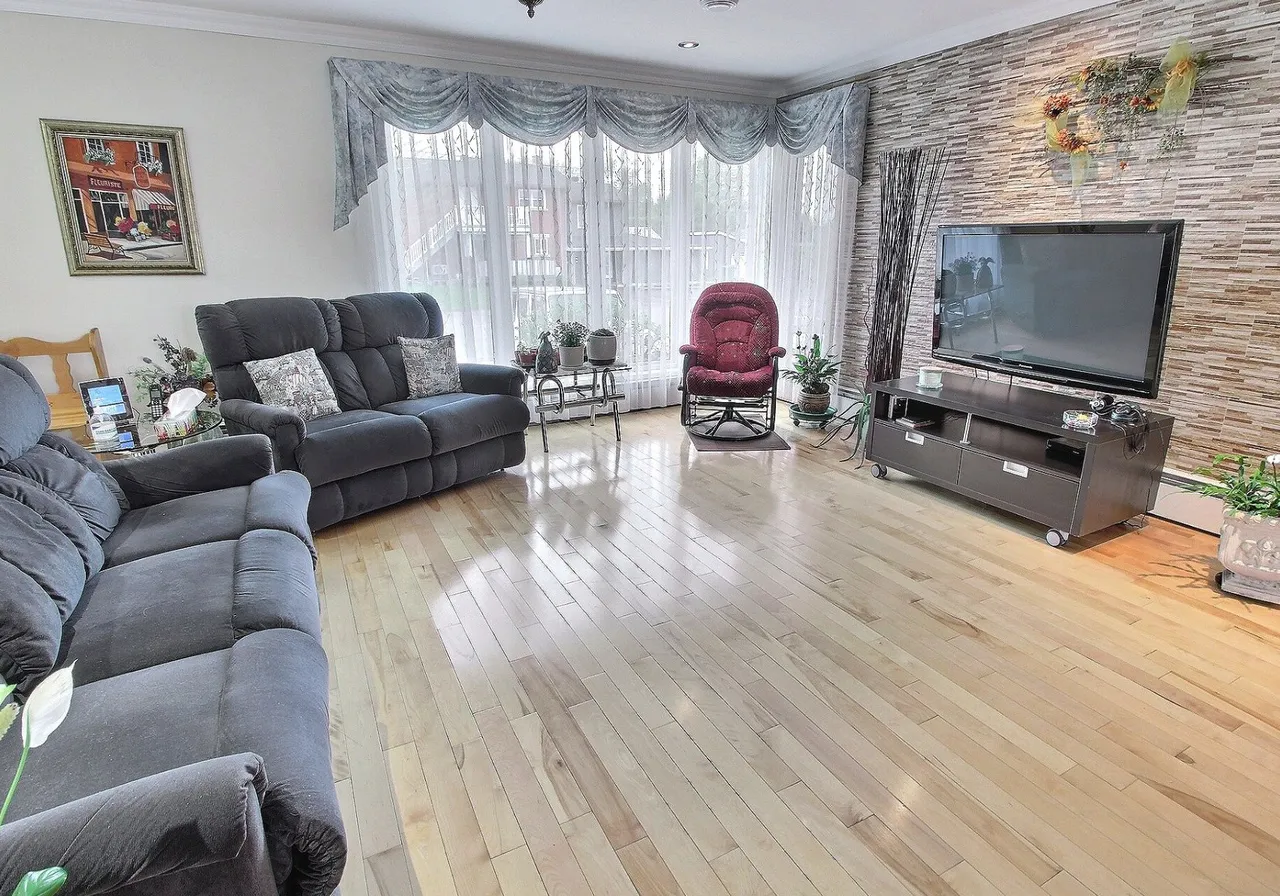 60 Rue Robitaille — photo 2