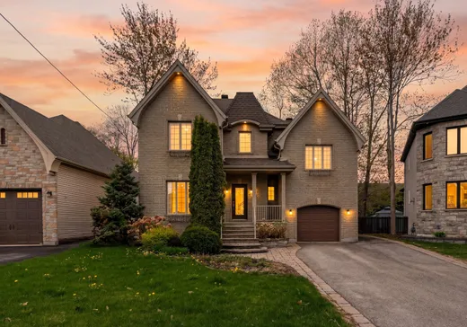 Two or more stories for sale - 271 Rue des Tilleuls, Sainte-Marthe-sur-le-Lac, J0N1P0