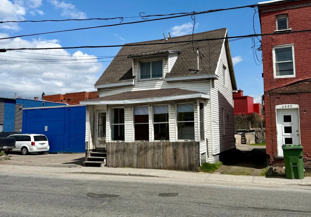 1219 Rue Bellefeuille — photo 1