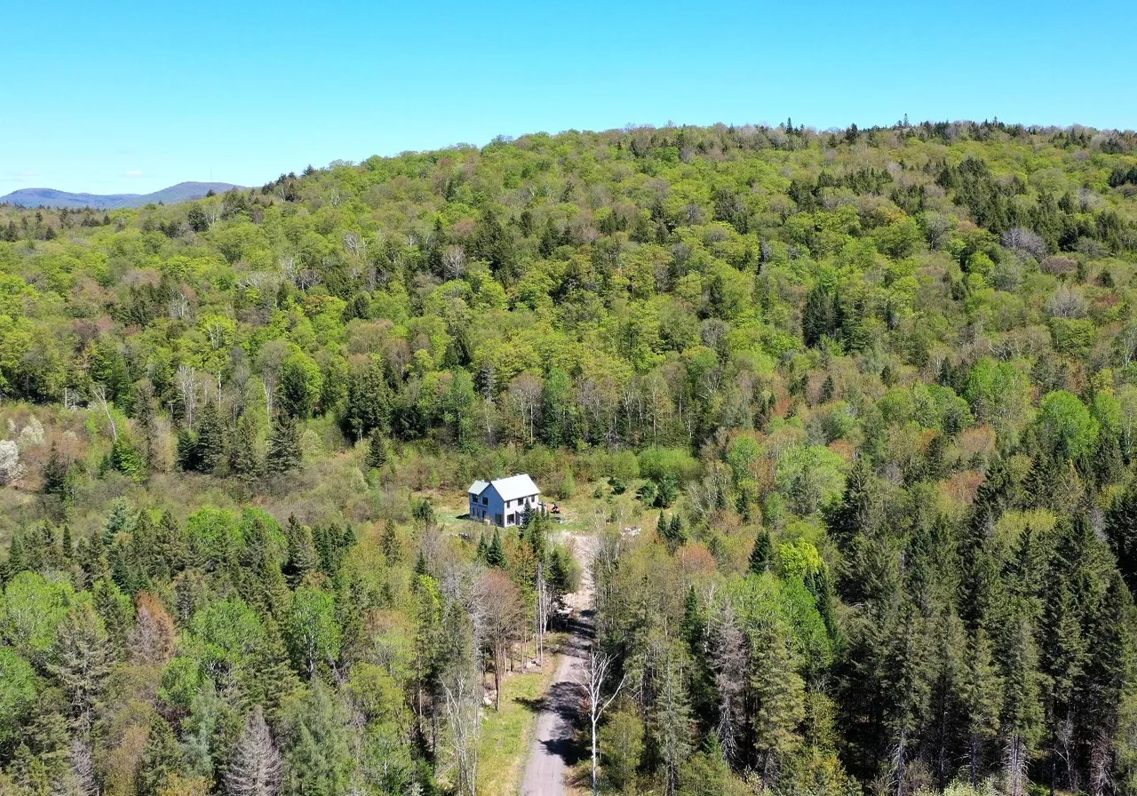 63 Ch. Dubeau — photo 3