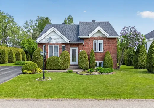 Maison à vendre - 30 Av. Girard, Berthierville, J0K 1A0