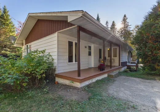 Maison à vendre - 946 Rue de la Pisciculture, Mont-Blanc, J0T 2G0