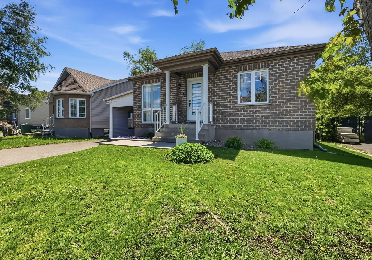 1170 Rue St-Jacques — photo 2