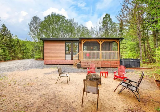 Bungalow à vendre - 313 Ch. Joseph-Perthuis, Riviere-A-Pierre, G0A3A0