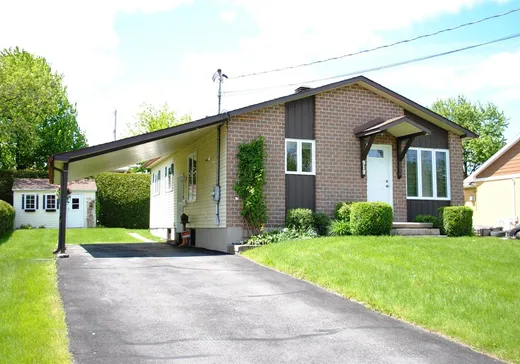 Bungalow for sale - 919 Rue Monseigneur-Larocque, Magog, J1X4W8