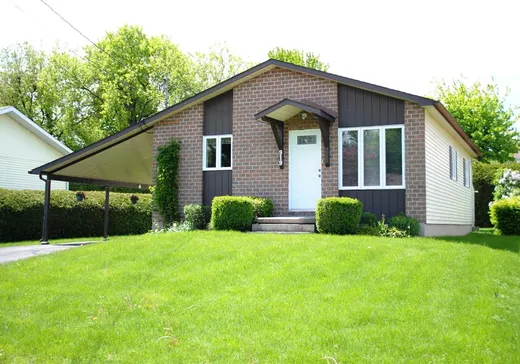 House for sale - 919 Rue Monseigneur-Larocque, Magog, J1X 4W8