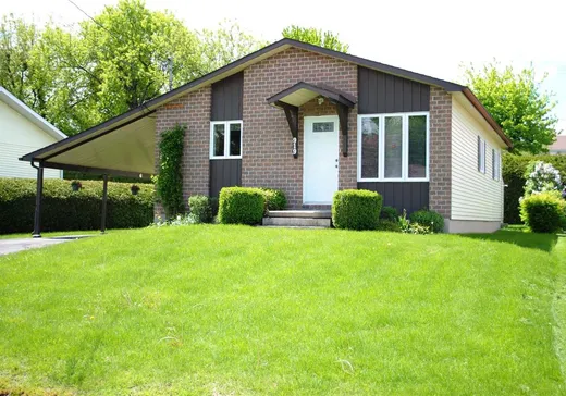 House for sale - 919 Rue Monseigneur-Larocque, Magog, J1X 4W8