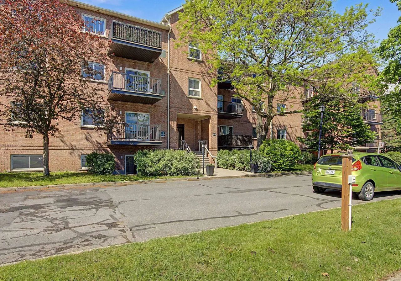 900 Place Hélène-Boullé — photo 1