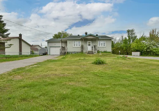 Two or more stories for sale - 2034 Boul. Ste-Sophie, Saint-Jérôme, J5J2V2