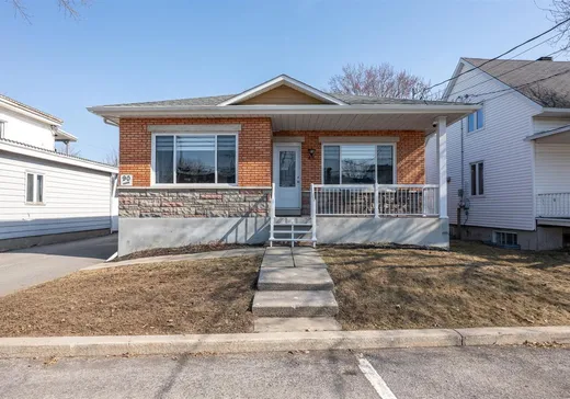 Bungalow for sale - 88-90 Rue St-Paul, Charlemagne, J5Z1G3