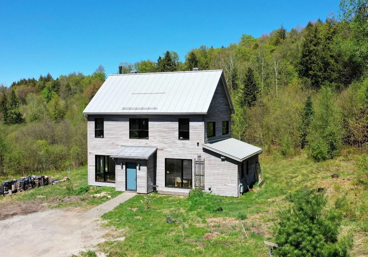 63Z Ch. Dubeau — photo 1