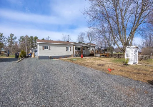 Bungalow for sale - 249 16e avenue du Lac, Daveluyville, G0Z1C0