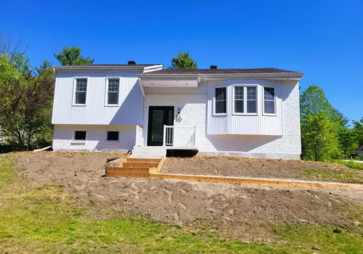 Bungalow à vendre - 16 Rue du Cap, St-Lin, J5M1C2