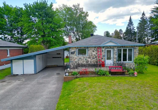 Bungalow à vendre - 210 Rue Bowen, Magog, J1X1C3