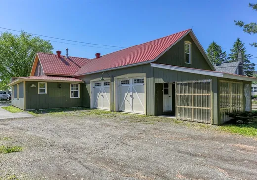 Maison à étages à vendre - 22 Rue Principale, Sainte-Clotilde-de-Horton, J0A1H0