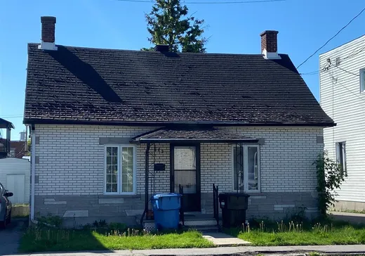 Un étage et demi à vendre - 243 Rue Champlain, Salaberry-de-Valleyfield, J6T1X8