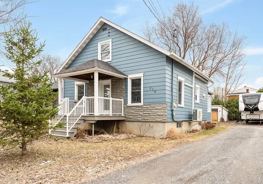 Two or more stories for sale - 214 Rue Church, Cowansville, J2K1V3