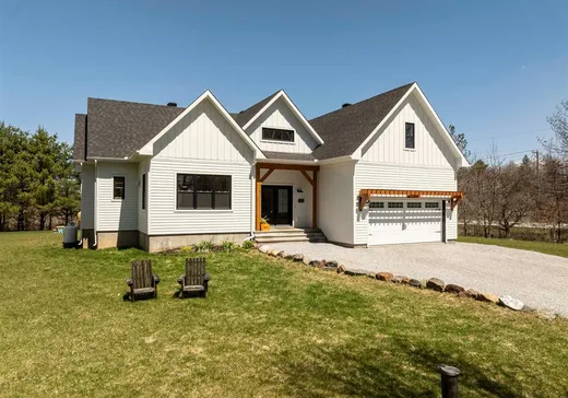 Bungalow for sale - 200 Ch. Sully, Brownsburg-Chatham, J0J1Y0