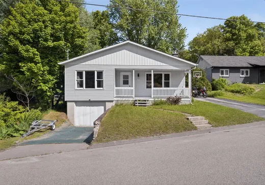 Bungalow à vendre - 19 Rue Brown, Windsor, J1S2K7