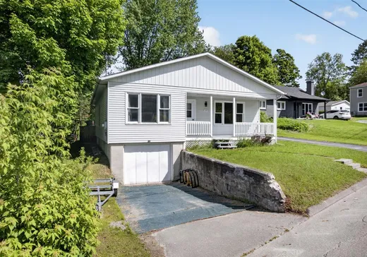 Maison à vendre - 19 Rue Brown, Windsor, J1S 2K7